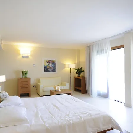 Hotell Pugnochiuso Del Faro 4*