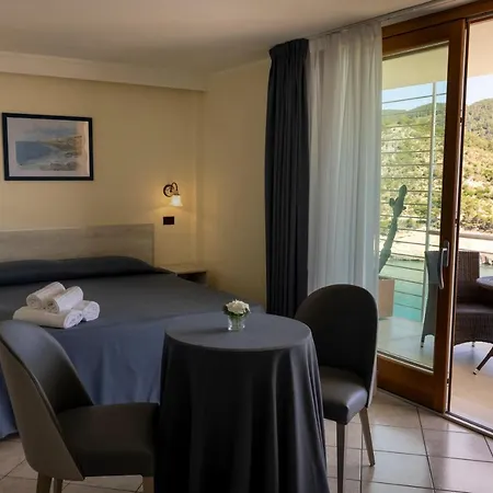 Pugnochiuso Del Faro Vieste