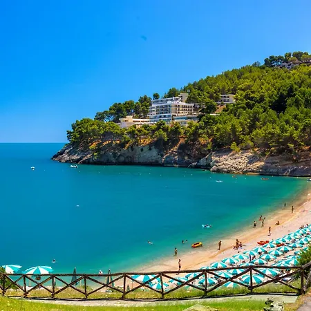Hotell Pugnochiuso Del Faro 4*