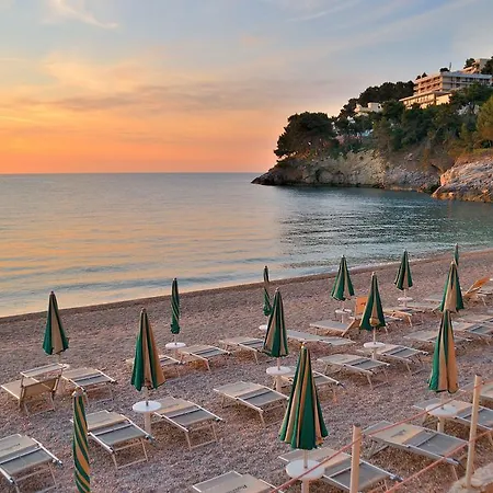 Hotell Pugnochiuso Del Faro 4*